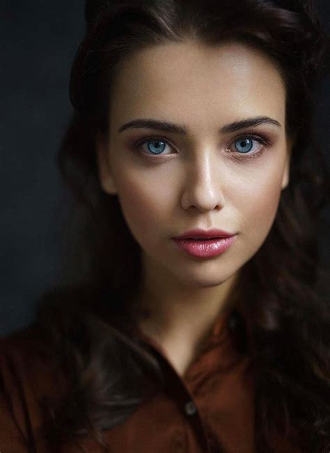 Real castings of unknown girls .
